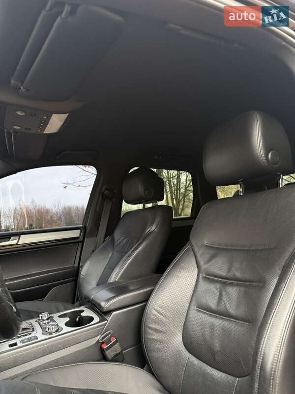 Внедорожник / Кроссовер Volkswagen Touareg 2011 в Хмельницком