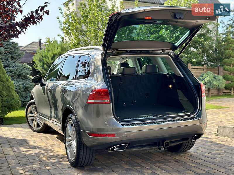 Внедорожник / Кроссовер Volkswagen Touareg 2014 в Виннице
