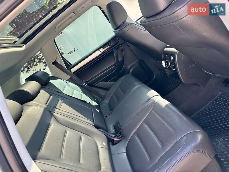 Внедорожник / Кроссовер Volkswagen Touareg 2014 в Виннице