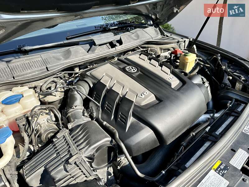 Внедорожник / Кроссовер Volkswagen Touareg 2014 в Виннице