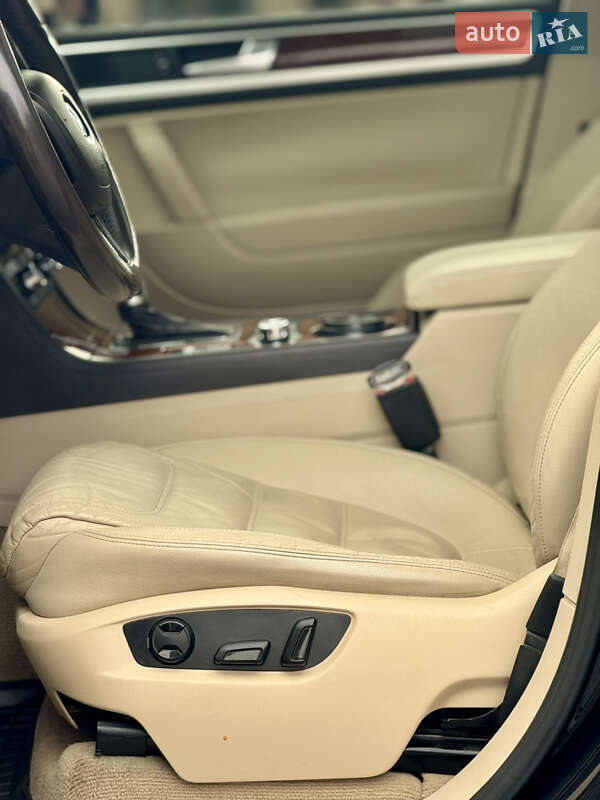 Внедорожник / Кроссовер Volkswagen Touareg 2012 в Межгорье