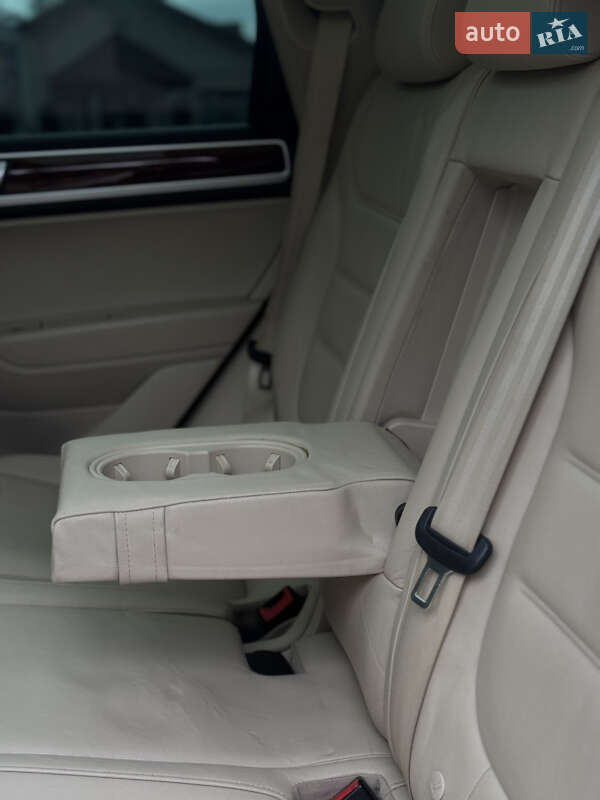 Внедорожник / Кроссовер Volkswagen Touareg 2012 в Межгорье