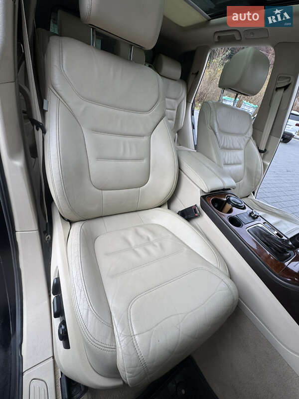 Внедорожник / Кроссовер Volkswagen Touareg 2012 в Межгорье