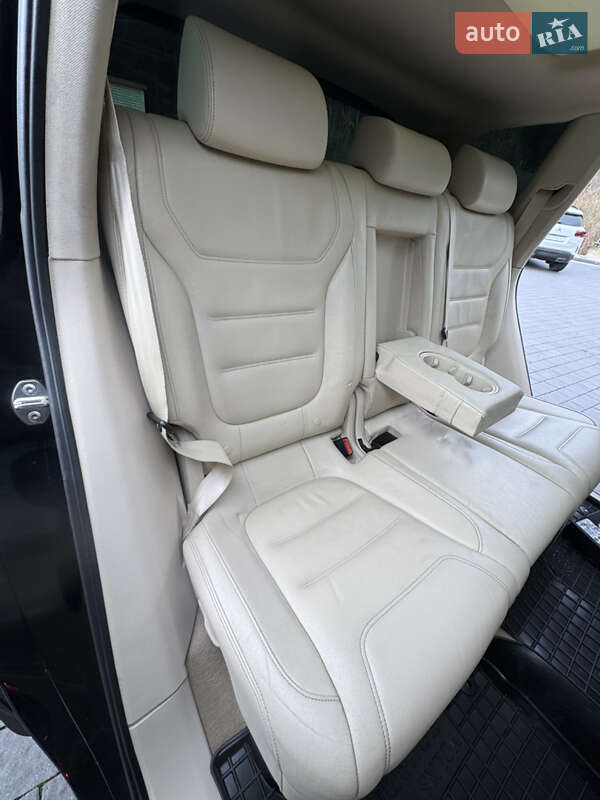 Внедорожник / Кроссовер Volkswagen Touareg 2012 в Межгорье
