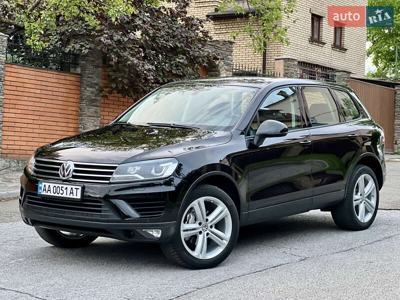 Внедорожник / Кроссовер Volkswagen Touareg 2015 в Киеве