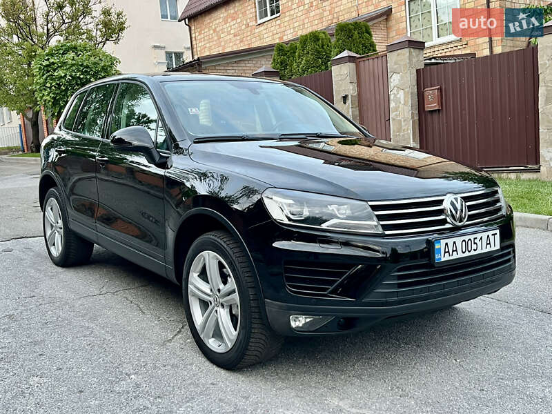Внедорожник / Кроссовер Volkswagen Touareg 2015 в Киеве