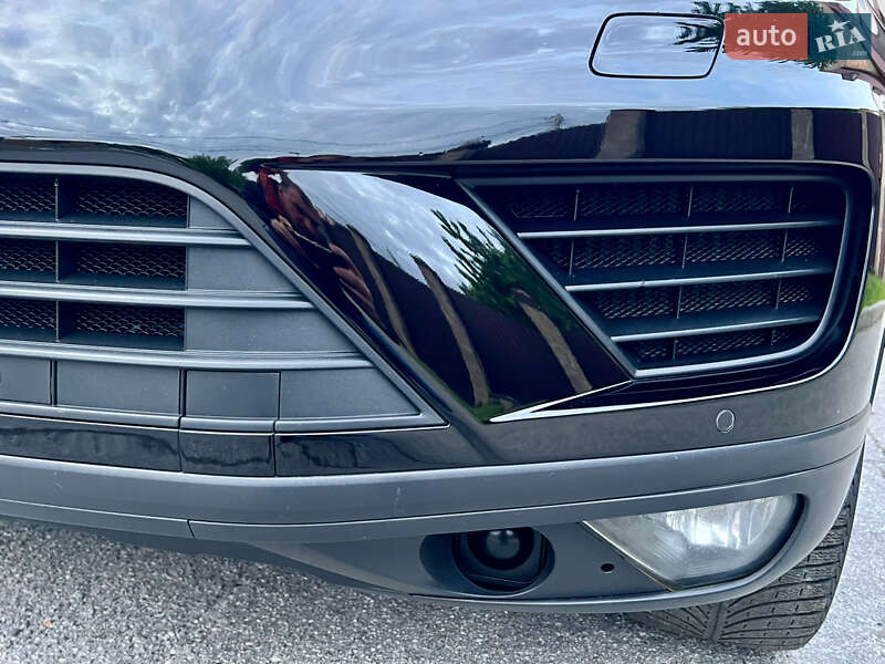 Внедорожник / Кроссовер Volkswagen Touareg 2015 в Киеве