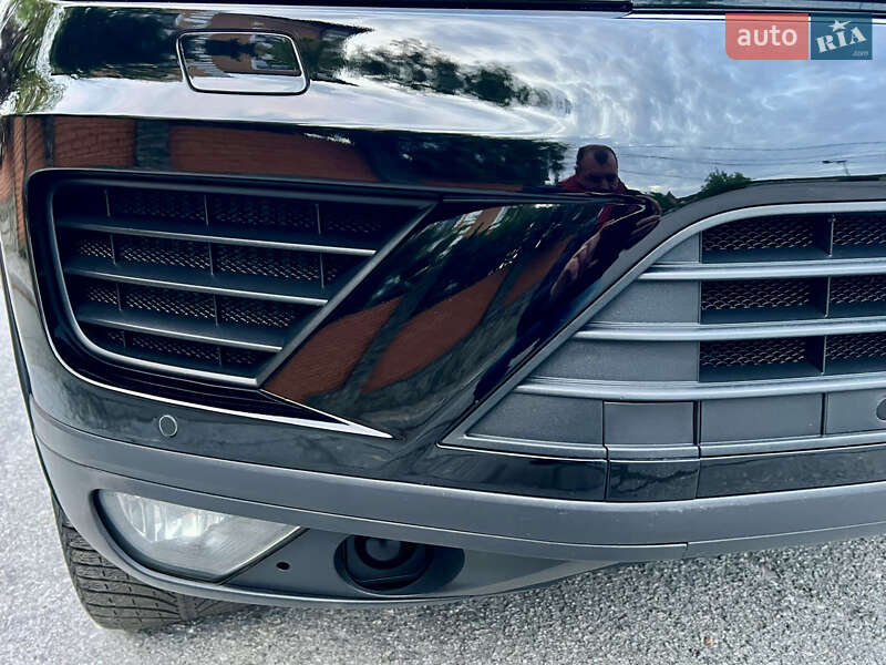 Внедорожник / Кроссовер Volkswagen Touareg 2015 в Киеве