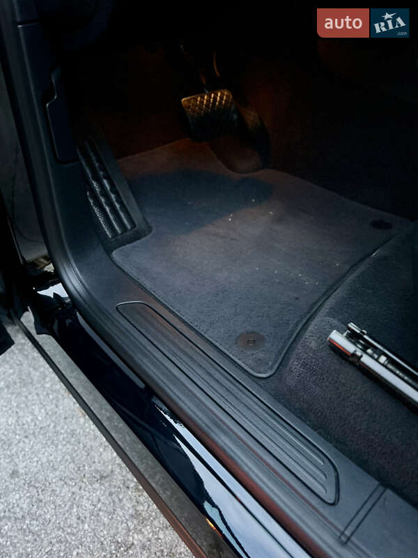 Внедорожник / Кроссовер Volkswagen Touareg 2015 в Киеве