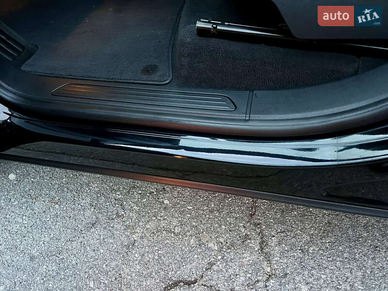 Внедорожник / Кроссовер Volkswagen Touareg 2015 в Киеве