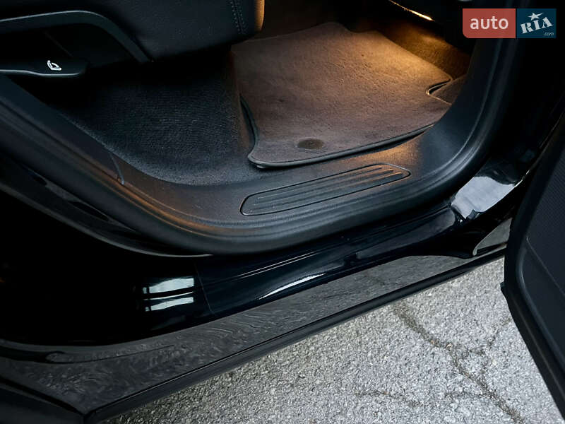 Внедорожник / Кроссовер Volkswagen Touareg 2015 в Киеве