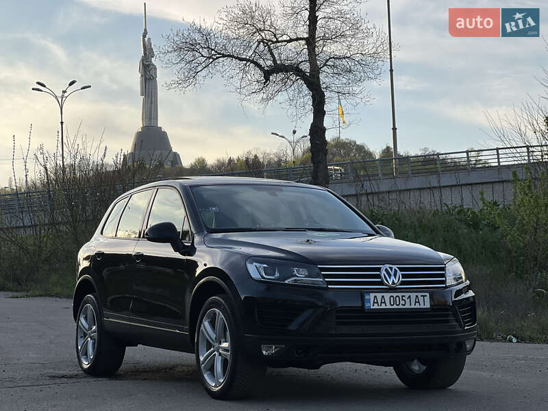 Внедорожник / Кроссовер Volkswagen Touareg 2015 в Киеве