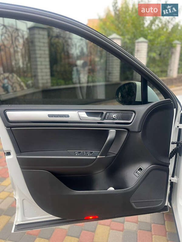 Внедорожник / Кроссовер Volkswagen Touareg 2016 в Черкассах фото 12 Внедорожник / Кроссовер Volkswagen Touareg 2016 в Черкассах