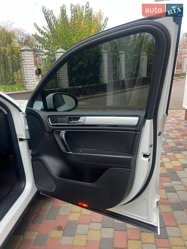 Внедорожник / Кроссовер Volkswagen Touareg 2016 в Черкассах фото 14 Внедорожник / Кроссовер Volkswagen Touareg 2016 в Черкассах