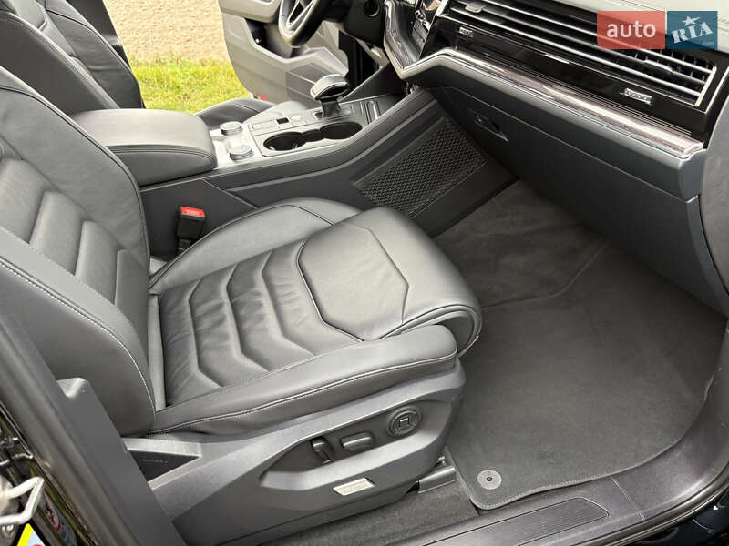 Внедорожник / Кроссовер Volkswagen Touareg 2021 в Луцке