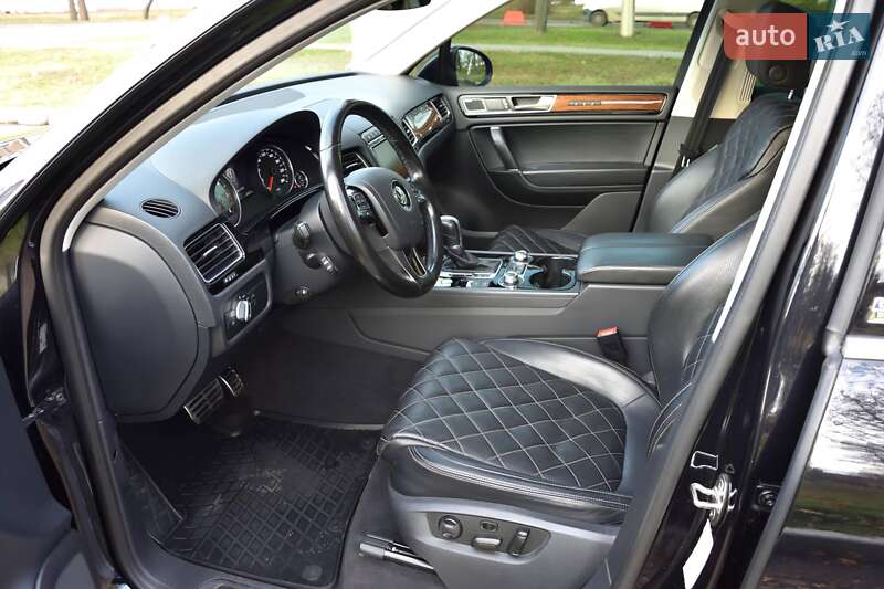 Позашляховик / Кросовер Volkswagen Touareg 2017 в Харкові