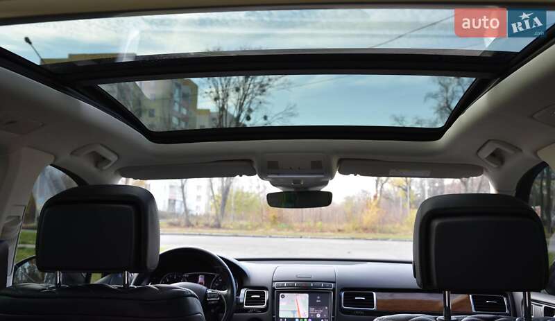 Позашляховик / Кросовер Volkswagen Touareg 2017 в Харкові