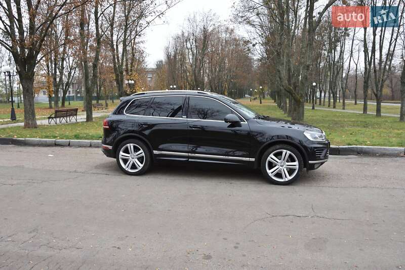 Позашляховик / Кросовер Volkswagen Touareg 2017 в Харкові