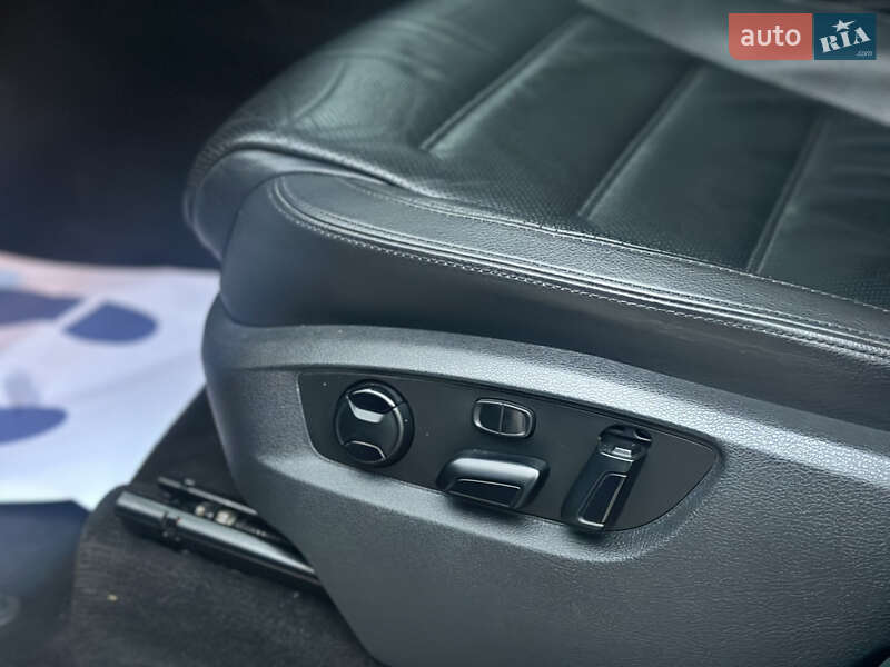 Внедорожник / Кроссовер Volkswagen Touareg 2015 в Виннице