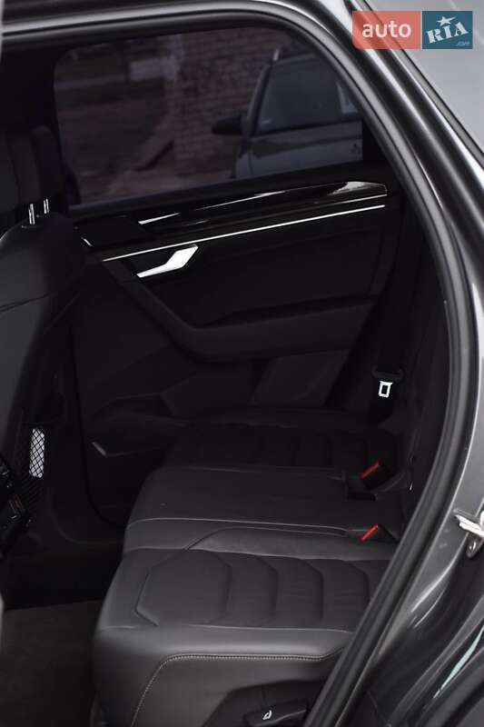 Внедорожник / Кроссовер Volkswagen Touareg 2020 в Кривом Роге