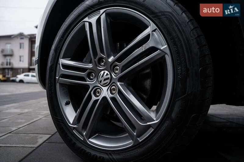Позашляховик / Кросовер Volkswagen Touareg 2016 в Києві фото 12 Позашляховик / Кросовер Volkswagen Touareg 2016 в Києві