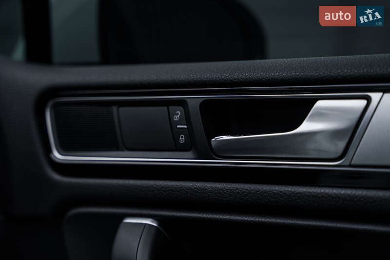 Позашляховик / Кросовер Volkswagen Touareg 2016 в Києві фото 24 Позашляховик / Кросовер Volkswagen Touareg 2016 в Києві