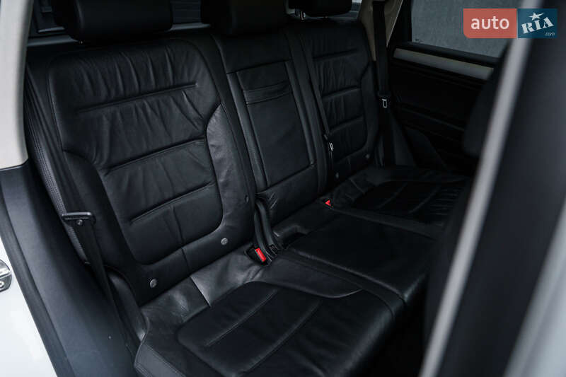 Позашляховик / Кросовер Volkswagen Touareg 2016 в Києві фото 26 Позашляховик / Кросовер Volkswagen Touareg 2016 в Києві