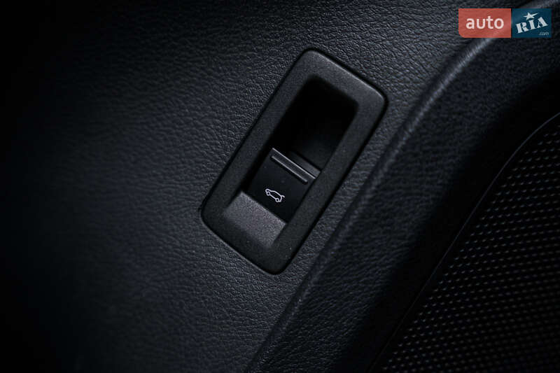 Позашляховик / Кросовер Volkswagen Touareg 2016 в Києві фото 38 Позашляховик / Кросовер Volkswagen Touareg 2016 в Києві
