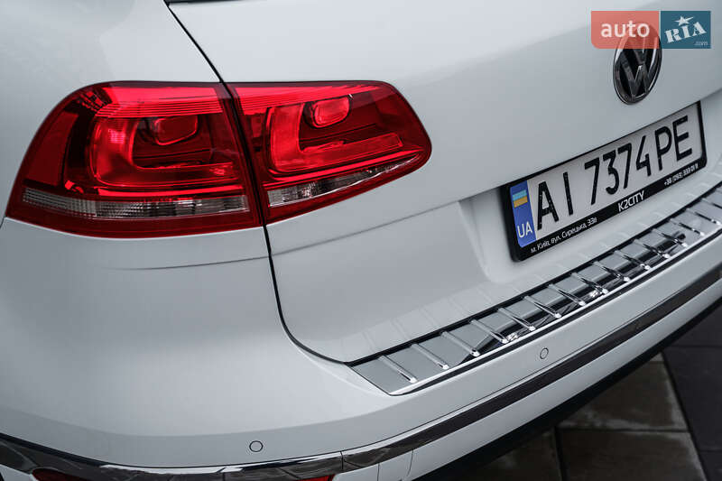 Позашляховик / Кросовер Volkswagen Touareg 2016 в Києві фото 9 Позашляховик / Кросовер Volkswagen Touareg 2016 в Києві