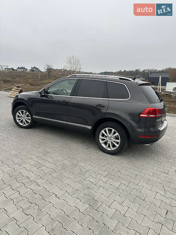 Внедорожник / Кроссовер Volkswagen Touareg 2010 в Хмельницком