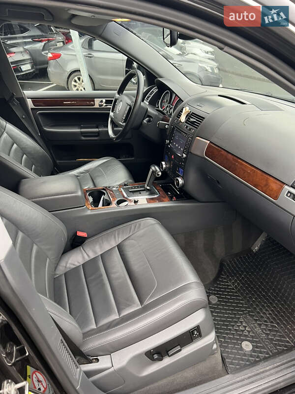 Позашляховик / Кросовер Volkswagen Touareg 2008 в Києві