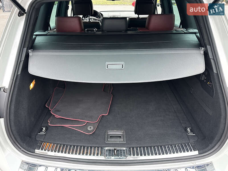 Позашляховик / Кросовер Volkswagen Touareg 2014 в Полтаві