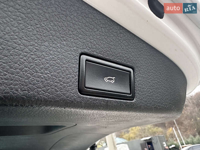 Позашляховик / Кросовер Volkswagen Touareg 2014 в Полтаві