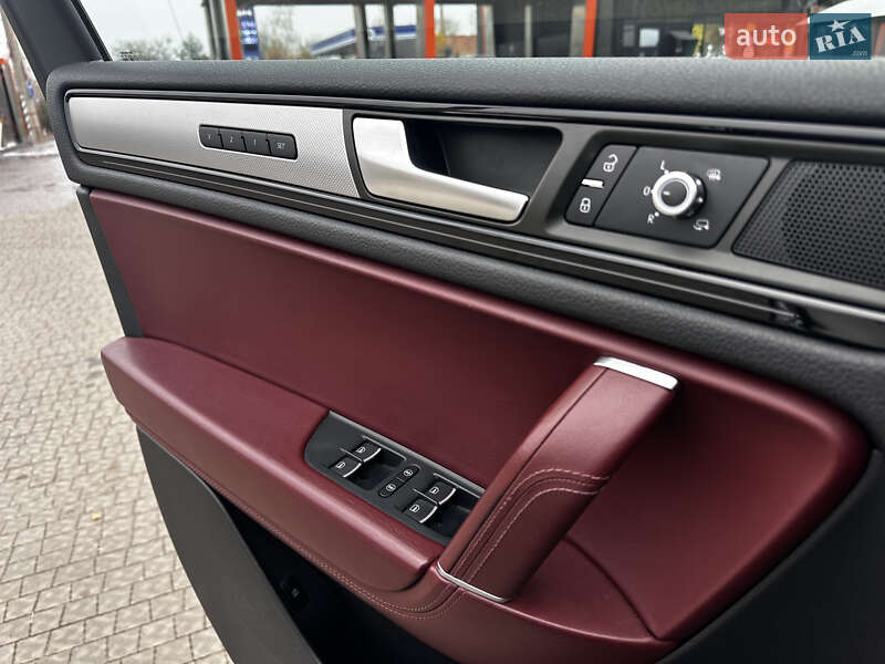 Позашляховик / Кросовер Volkswagen Touareg 2014 в Полтаві