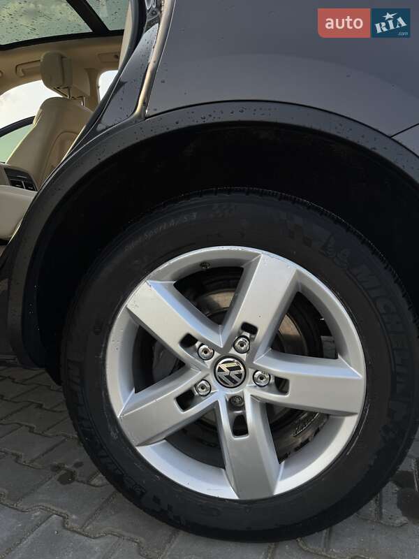 Позашляховик / Кросовер Volkswagen Touareg 2012 в Врадіївці