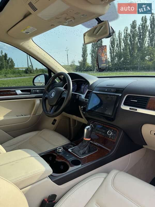 Позашляховик / Кросовер Volkswagen Touareg 2012 в Врадіївці