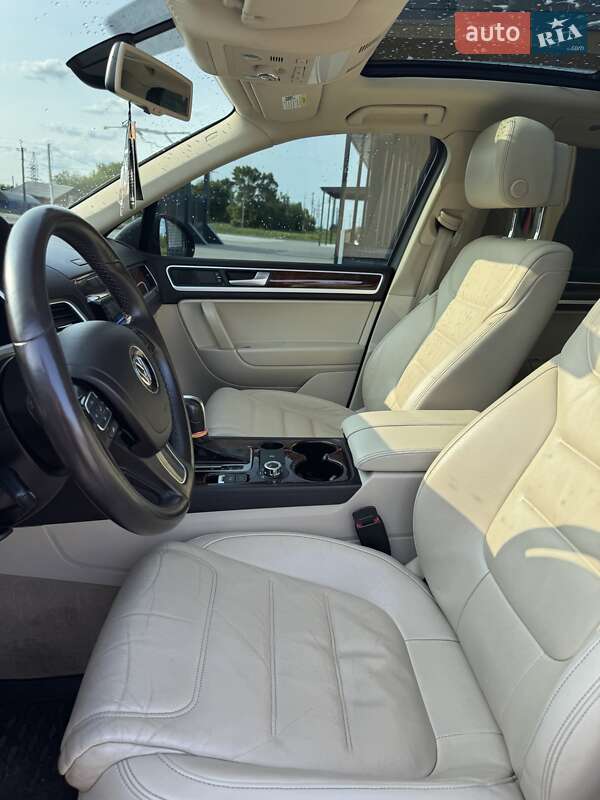 Позашляховик / Кросовер Volkswagen Touareg 2012 в Врадіївці