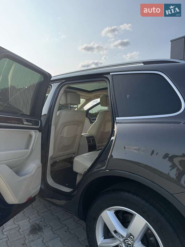 Позашляховик / Кросовер Volkswagen Touareg 2012 в Врадіївці