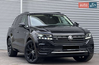 Позашляховик / Кросовер Volkswagen Touareg 2021 в Рівному
