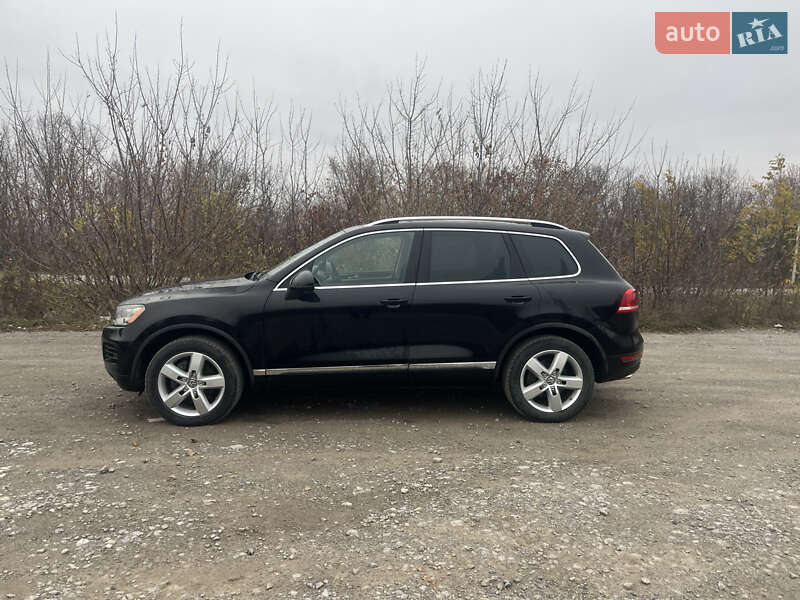 Внедорожник / Кроссовер Volkswagen Touareg 2011 в Каменец-Подольском