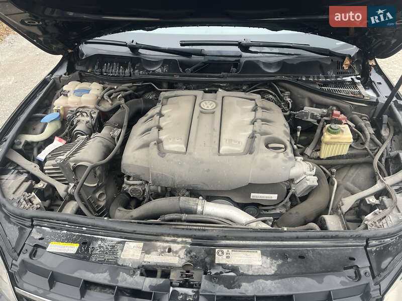 Внедорожник / Кроссовер Volkswagen Touareg 2011 в Каменец-Подольском