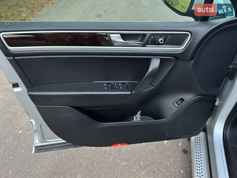 Внедорожник / Кроссовер Volkswagen Touareg 2010 в Яворове