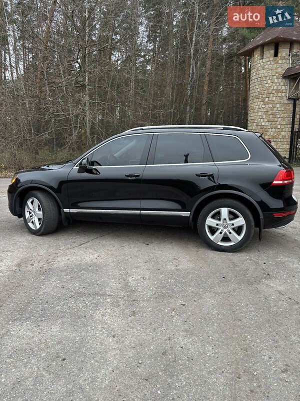 Позашляховик / Кросовер Volkswagen Touareg 2011 в Полтаві