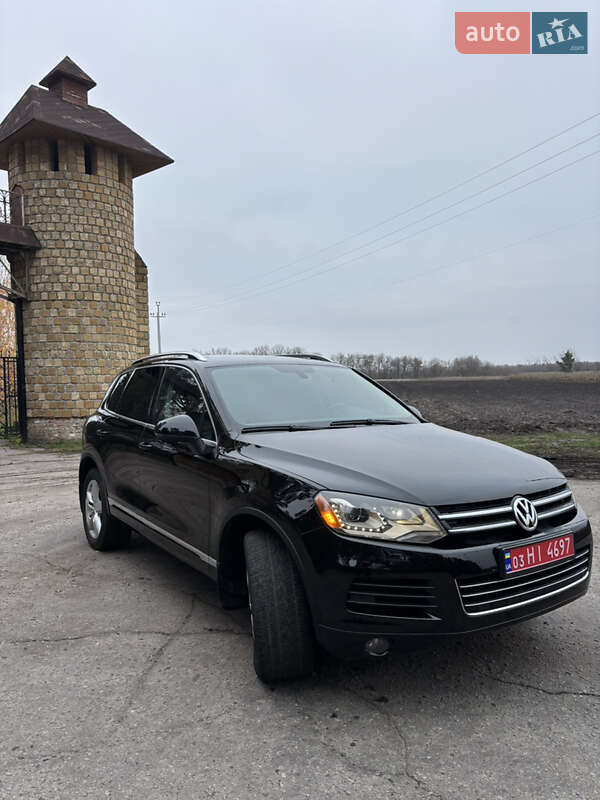 Позашляховик / Кросовер Volkswagen Touareg 2011 в Полтаві
