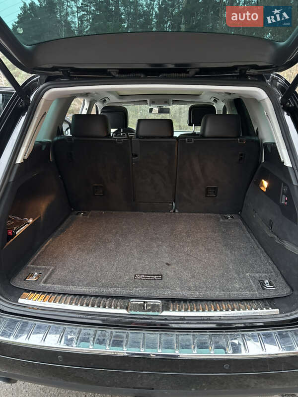 Позашляховик / Кросовер Volkswagen Touareg 2011 в Полтаві