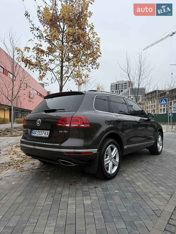 Позашляховик / Кросовер Volkswagen Touareg 2016 в Києві
