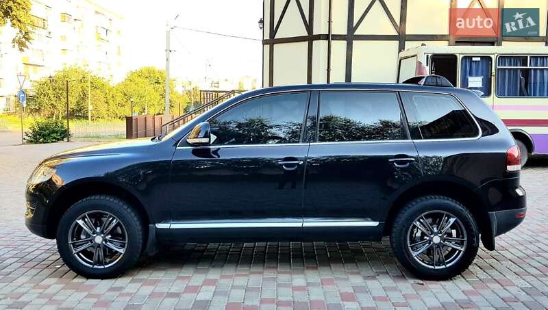 Позашляховик / Кросовер Volkswagen Touareg 2008 в Рівному