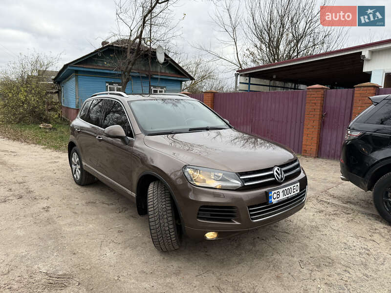 Позашляховик / Кросовер Volkswagen Touareg 2012 в Сновську