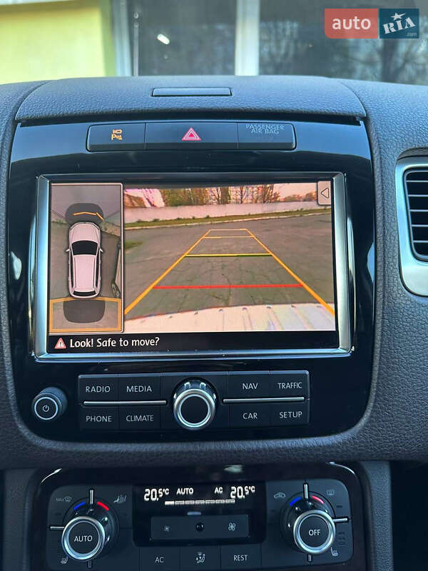 Позашляховик / Кросовер Volkswagen Touareg 2011 в Кам'янець-Подільському