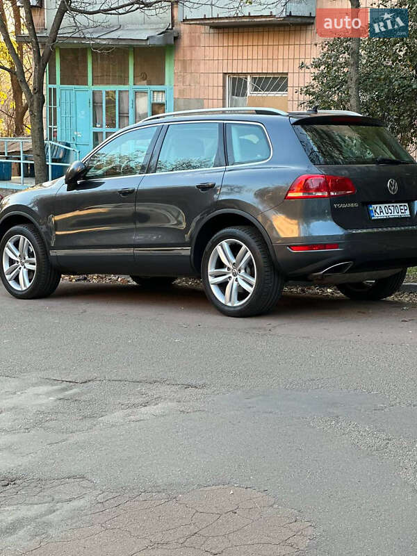 Позашляховик / Кросовер Volkswagen Touareg 2011 в Кам'янець-Подільському